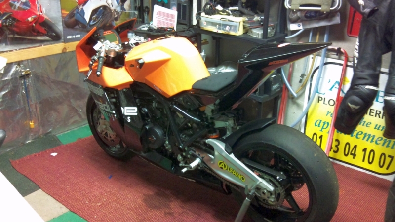 ktm R004